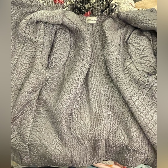 ABC collection crinkly ribbed satin material long sleeves jacket - Picture 7 of 11